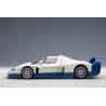 Macheta auto MASERATI MC12 Road Presentation Car (2004) 1:18 alb-albastru AutoArt