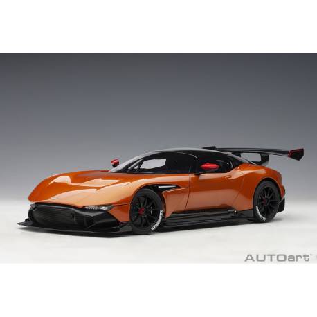 Macheta auto ASTON MARTIN Vulcan (2015) 1:18 orange-negru AutoArt