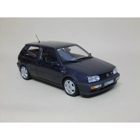 Macheta auto VOLKSWAGEN Golf 3 VR6 (1996) 1:18 violet inchis