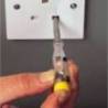 Tester de tensiune STANLEY STHT0-66121 pentru circuite 220V - 250V, blister